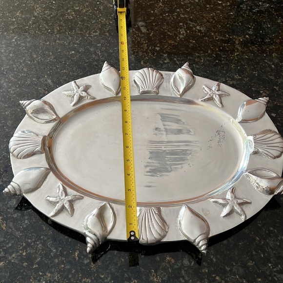 Pewter tray with decorative seashell border - Picture 4 of 4